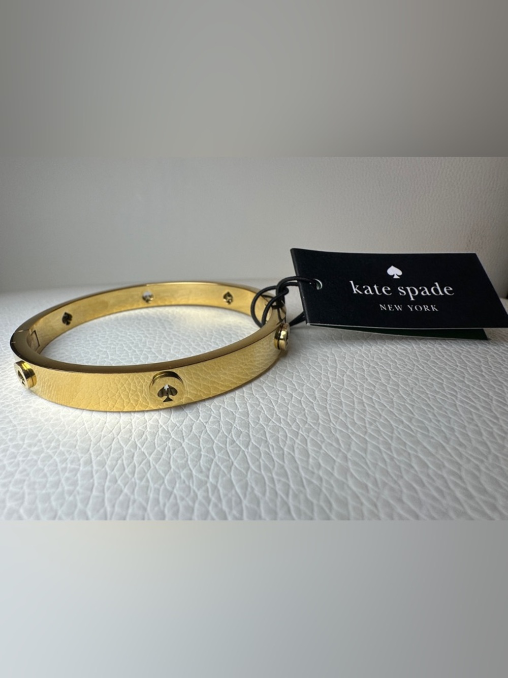 Spot The Spade Metal 5mm
Hinge Bangle - NWT